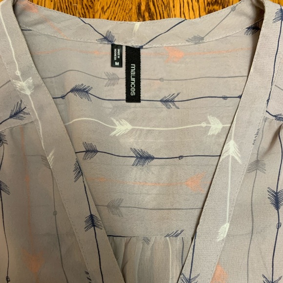 Women Arrow Blouse, only worn a couple times - Picture 3 of 4